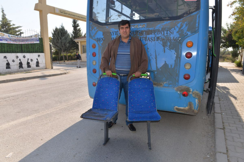 Hatay'da halk otobüsünün koltuklarını çalan hırsızlar yakalandı